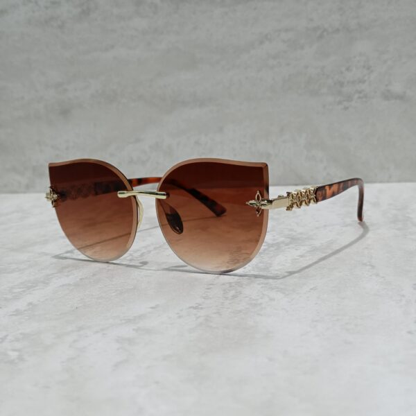 Elegant Butterfly Cut Ladies Sunglasses🕶️ - Image 3