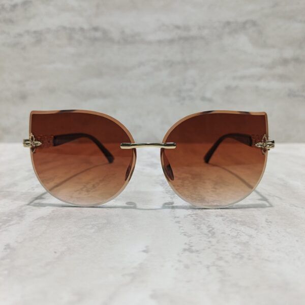 Elegant Butterfly Cut Ladies Sunglasses🕶️ - Image 3