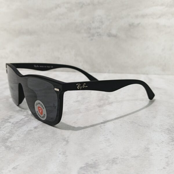 Ray-Ban Polarized Sunglasses প্লাস্টিক ফ্রেম রাবার গ্রিপ সহ আরামদায়ক ডিজাইন - Image 3
